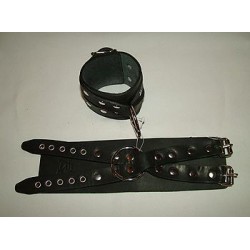 Чёрные кожаные наручники Крест без подкладки